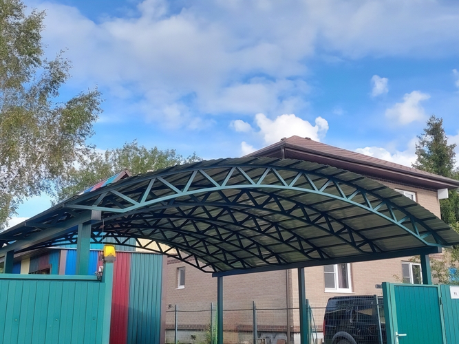 Арочный автонавес с зеленым профлистом Арочный автонавес с зеленым профлистом