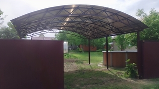Навес из поликарбоната арочный для дачи Навес из поликарбоната арочный для дачи